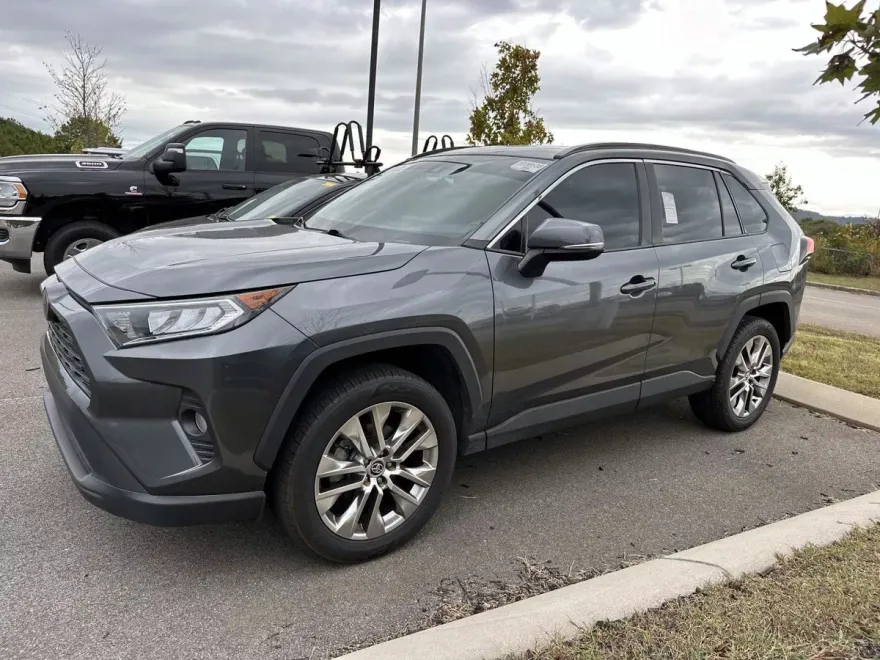 2020 Toyota RAV4 XLE Premium photo 1