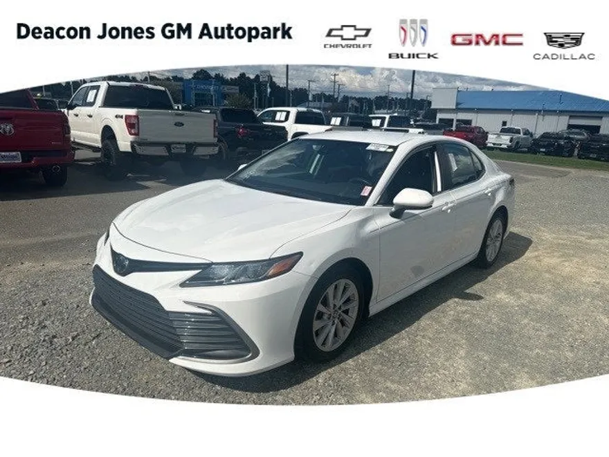 2022 Toyota Camry LE photo 1