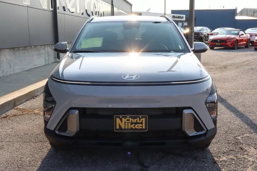 2025 Hyundai Kona SEL photo 1