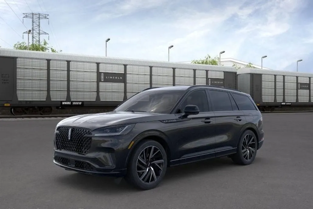 2025 Lincoln Aviator Black Label photo 1