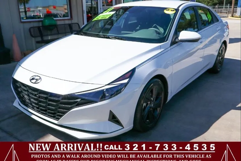 2021 Hyundai Elantra SEL photo 1
