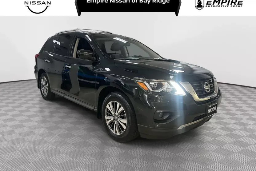 2019 Nissan Pathfinder SL photo 1