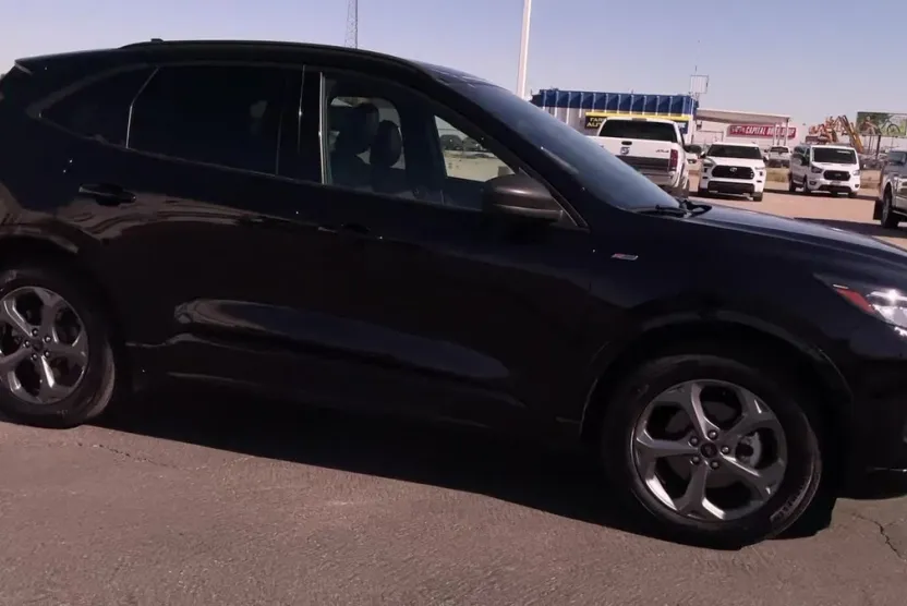 2024 Ford Escape ST-Line photo 1