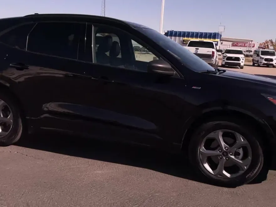 2024 Ford Escape ST-Line photo 1