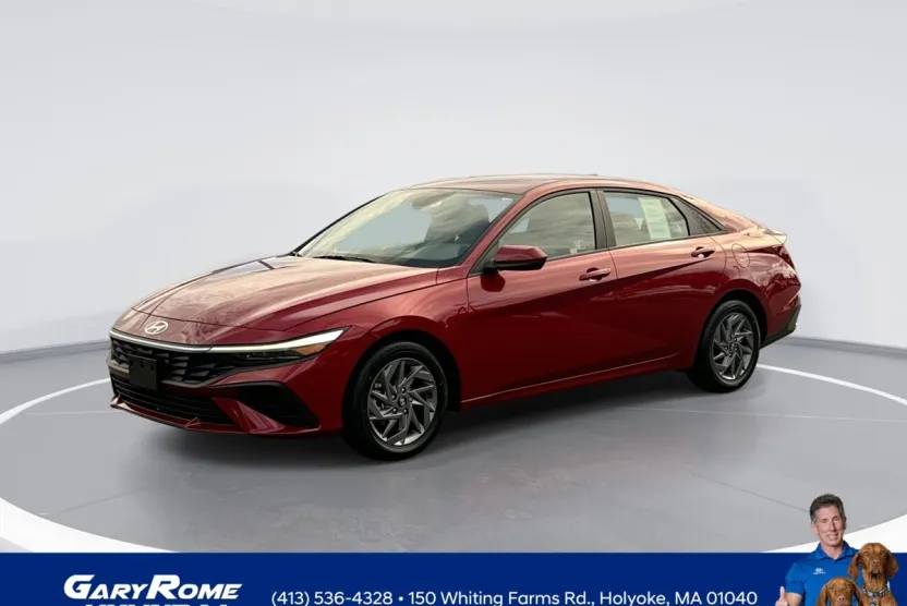 2024 Hyundai Elantra SEL photo 1
