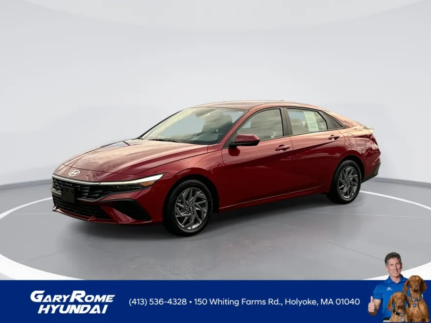 2024 Hyundai Elantra SEL photo 1