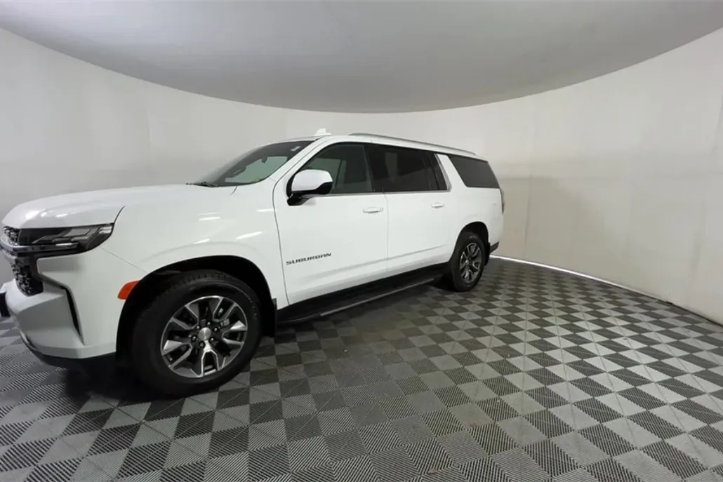 2021 Chevrolet Suburban LS photo 1