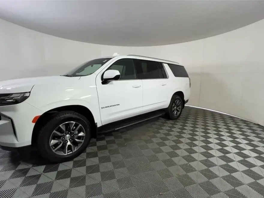 2021 Chevrolet Suburban LS photo 1