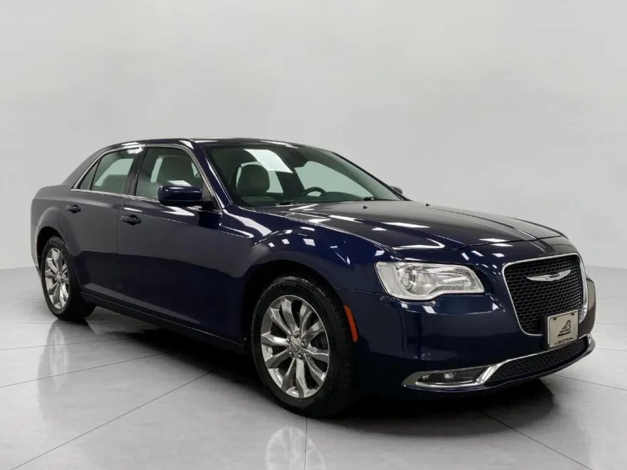 2016 Chrysler 300 Limited photo 1