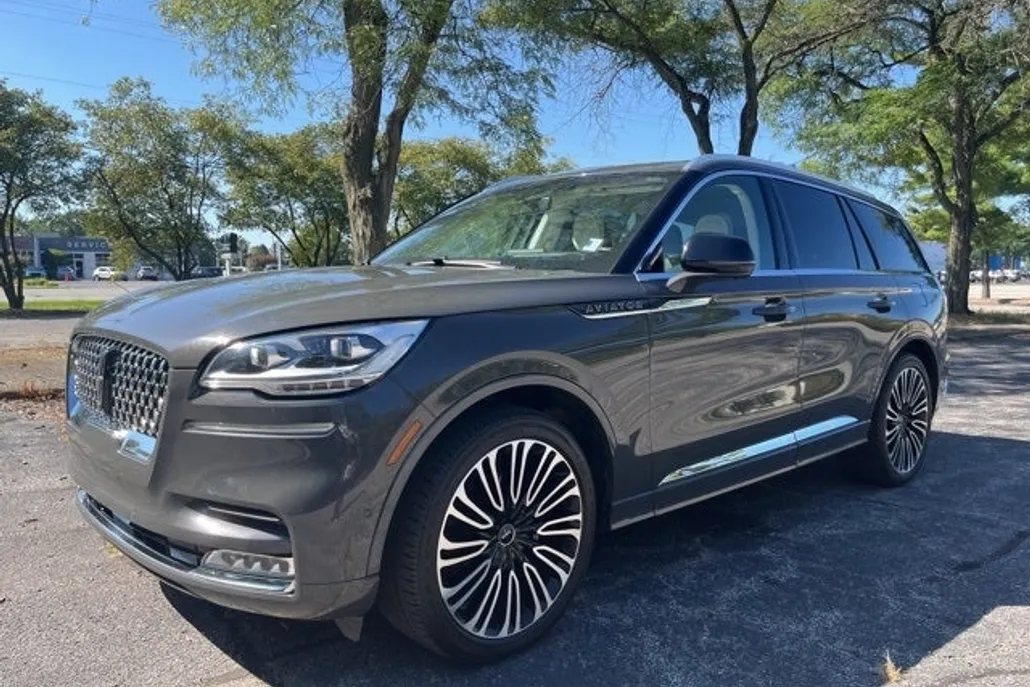 2023 Lincoln Aviator Black Label photo 1