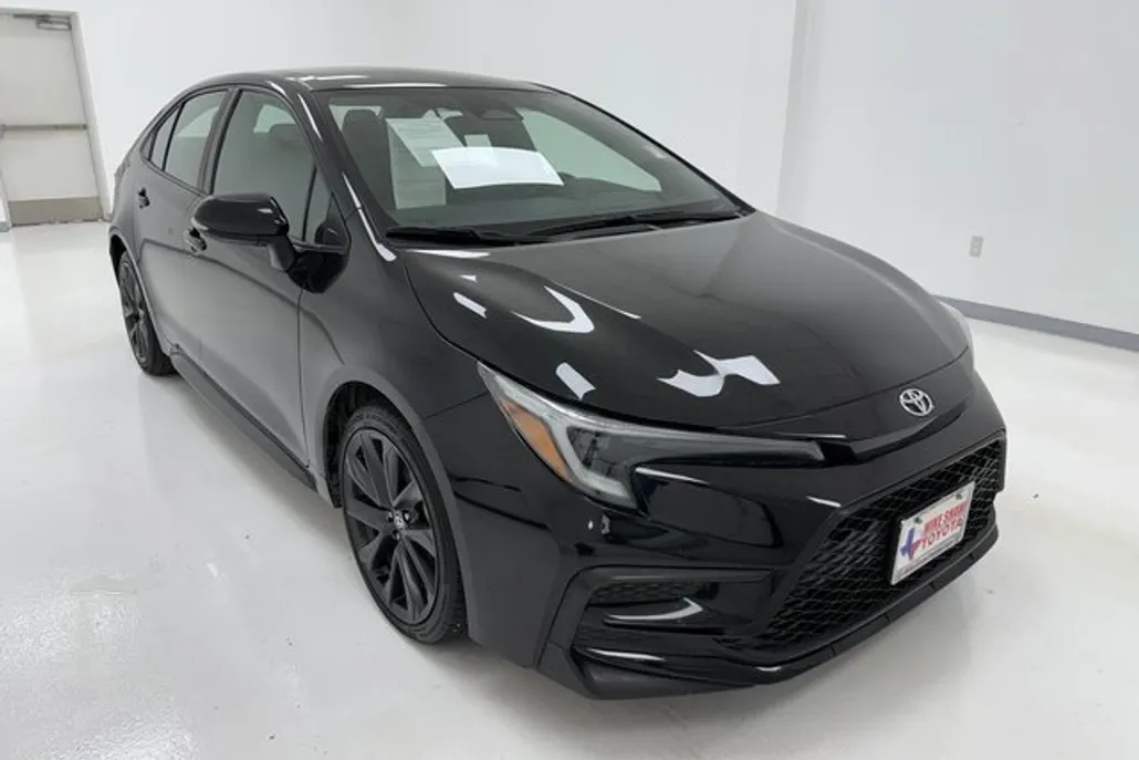 2023 Toyota Corolla SE photo 1