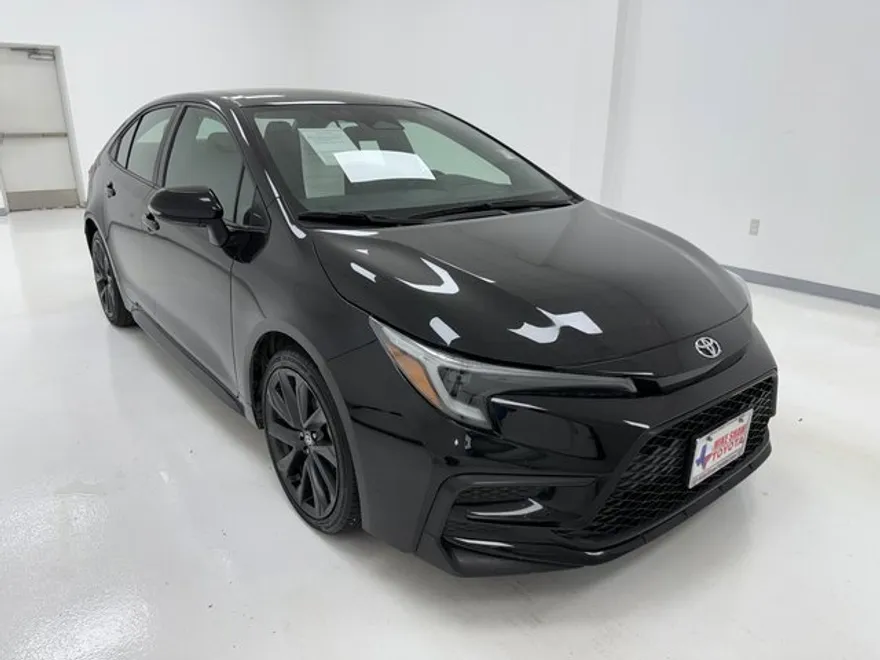 2023 Toyota Corolla SE photo 1