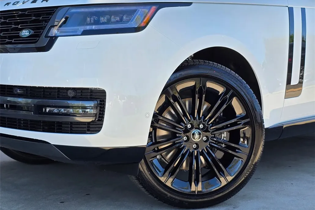 2025 Land Rover Range Rover SE photo 1