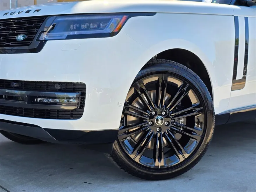 2025 Land Rover Range Rover SE photo 1