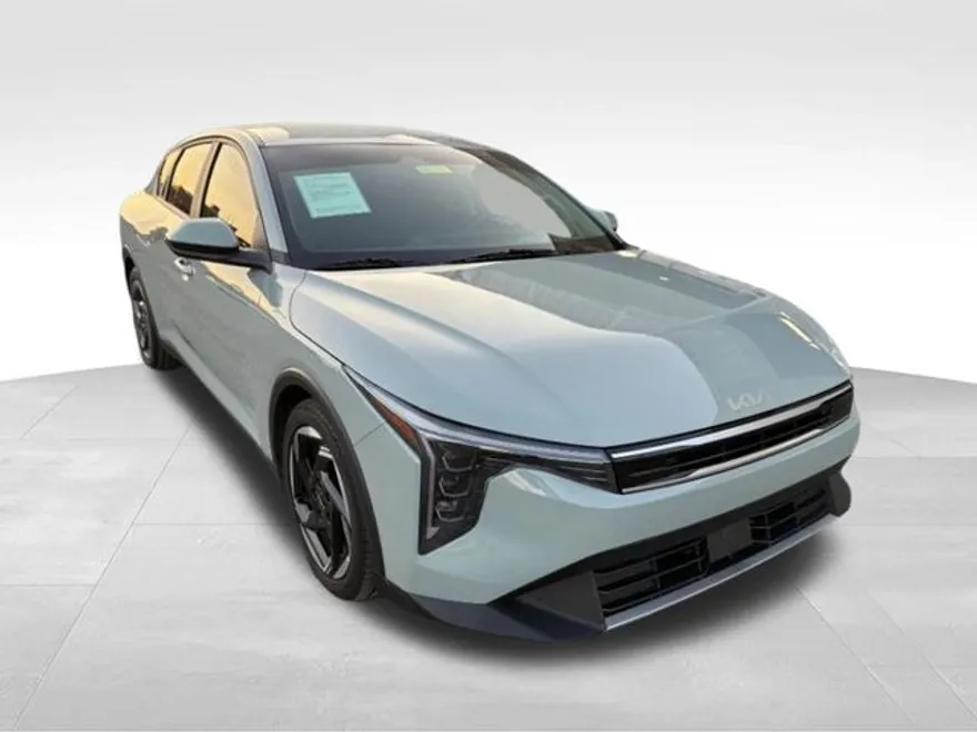 2025 Kia K4 EX photo 1
