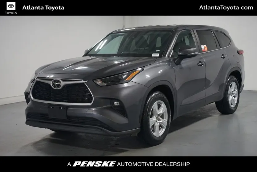2023 Toyota Highlander LE photo 1