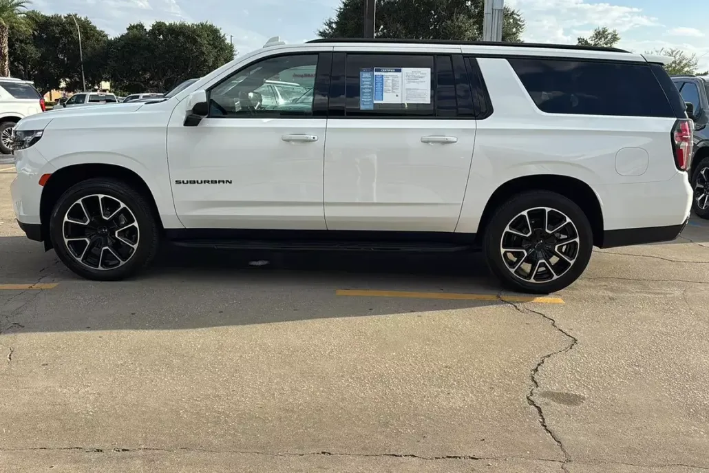 2024 Chevrolet Suburban RST photo 1