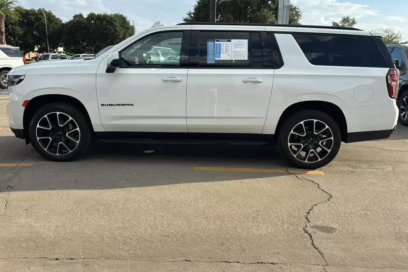 2024 Chevrolet Suburban RST photo 1