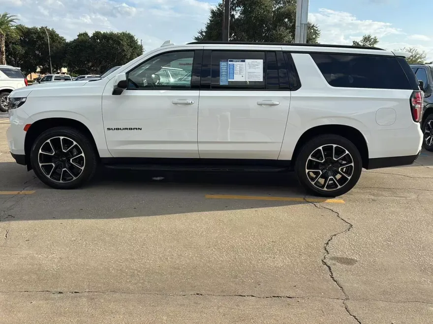 2024 Chevrolet Suburban RST photo 1