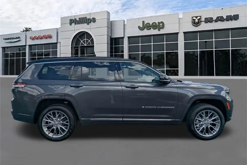 2025 Jeep Grand Cherokee L Summit photo 1