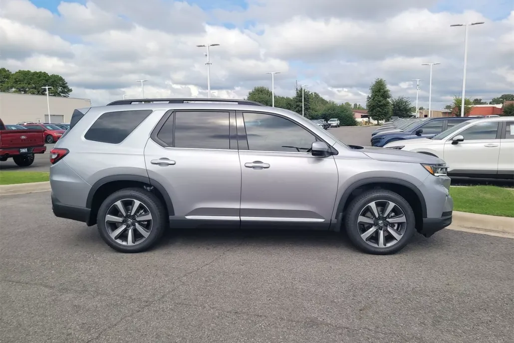 2025 Honda Pilot Touring photo 1