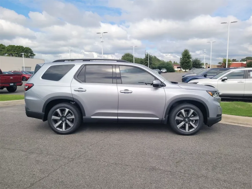 2025 Honda Pilot Touring photo 1