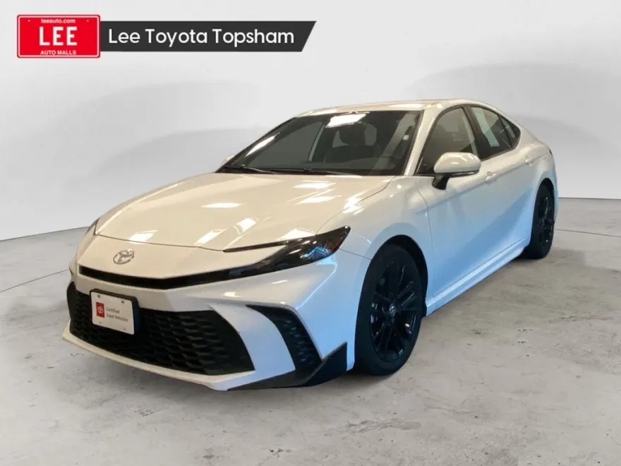 2025 Toyota Camry SE photo 1