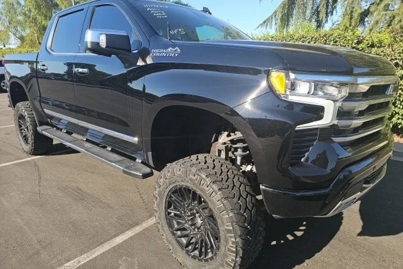 2023 Chevrolet Silverado 1500 High Country photo 1