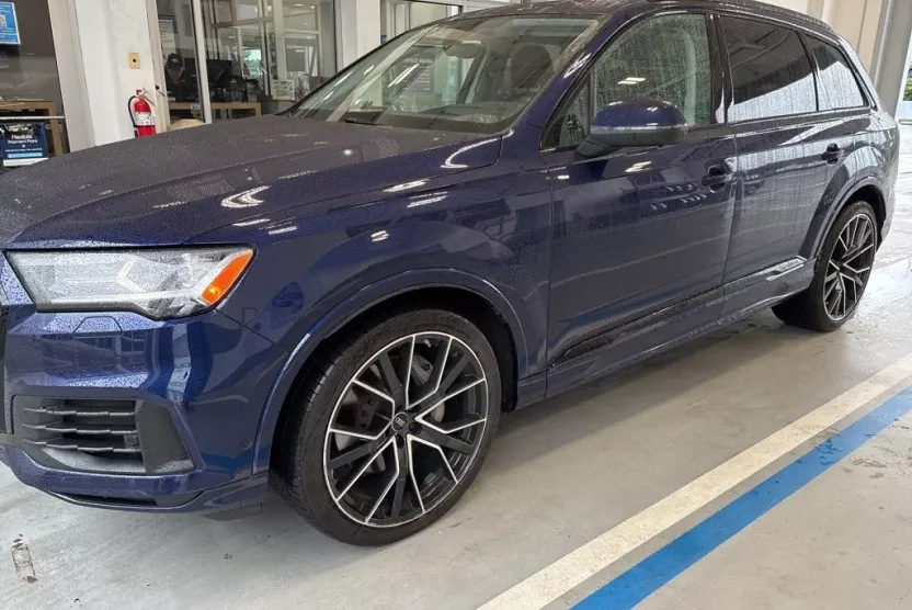 2022 Audi Q7 55 Prestige photo 1