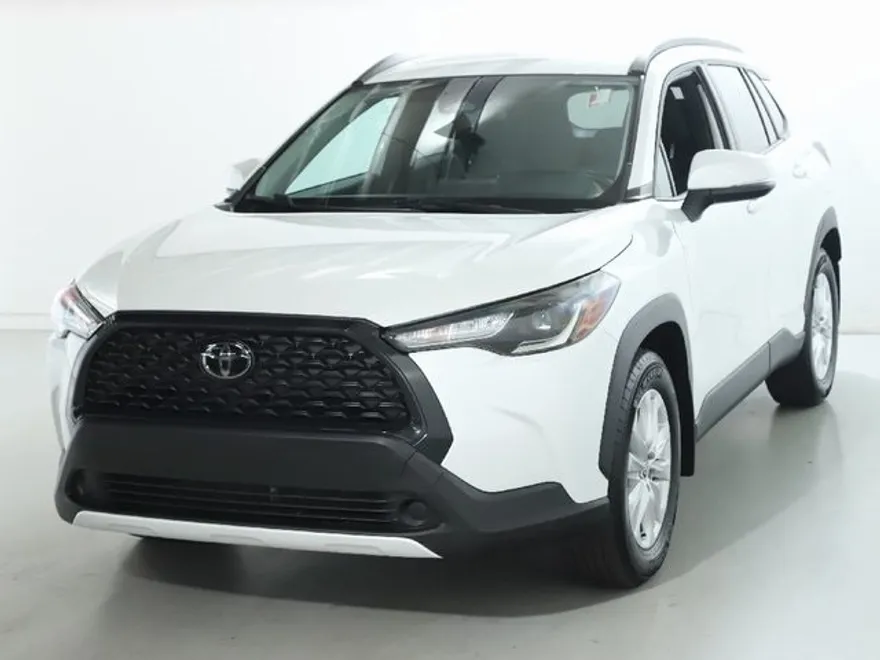 2023 Toyota Corolla Cross LE photo 1