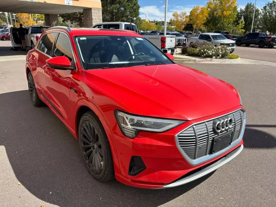 2019 Audi e-tron Premium Plus photo 1