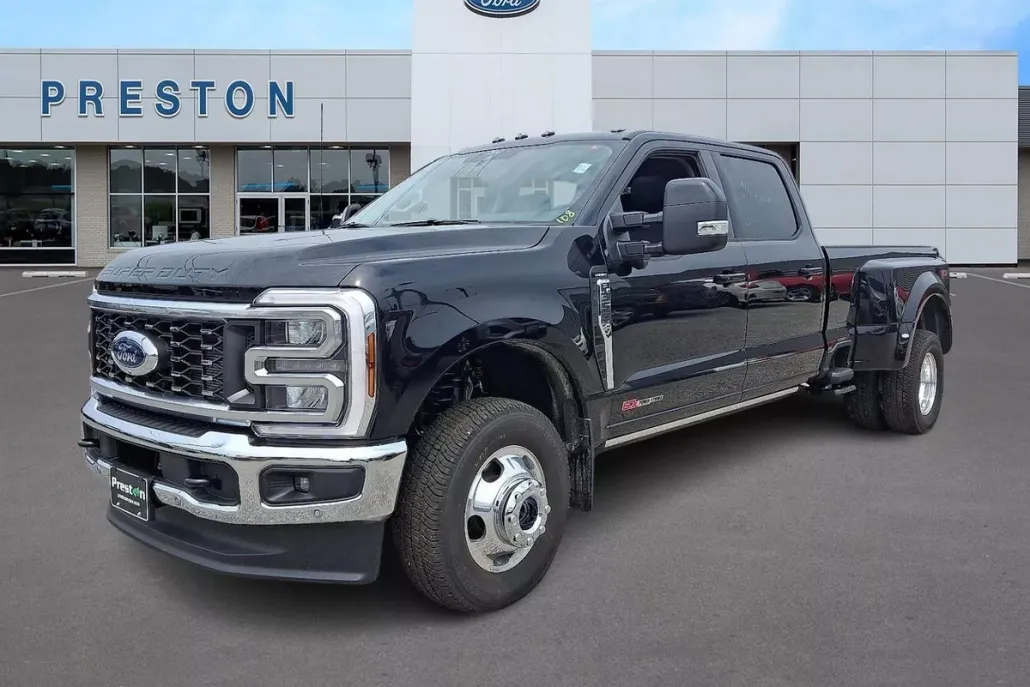 2025 Ford F-350 Lariat photo 1