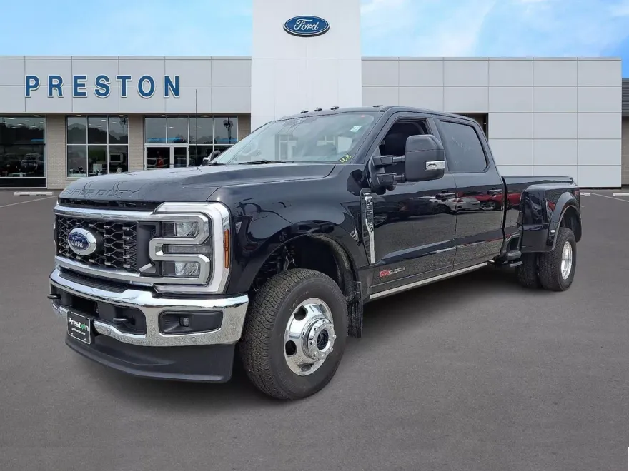 2025 Ford F-350 Lariat photo 1