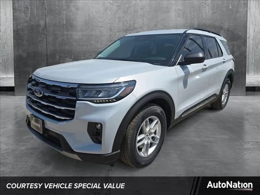 2025 Ford Explorer photo 1