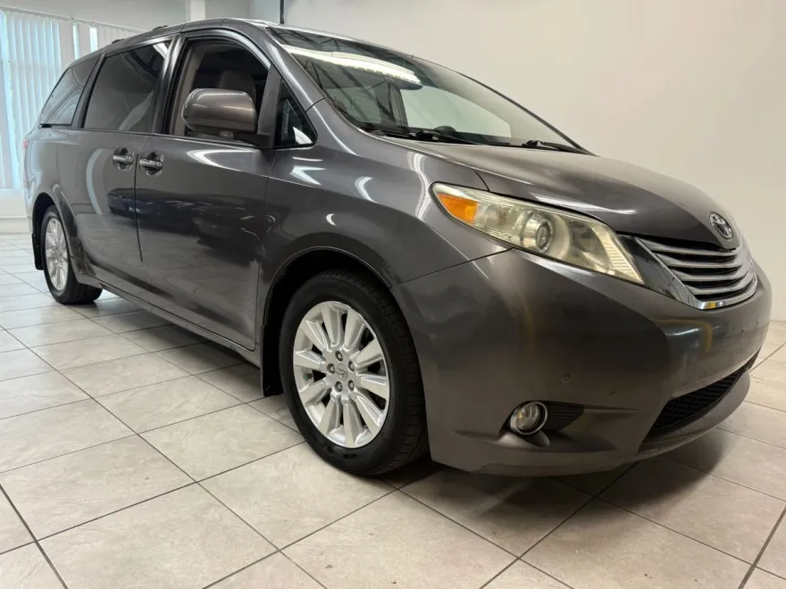 2011 Toyota Sienna Limited photo 1