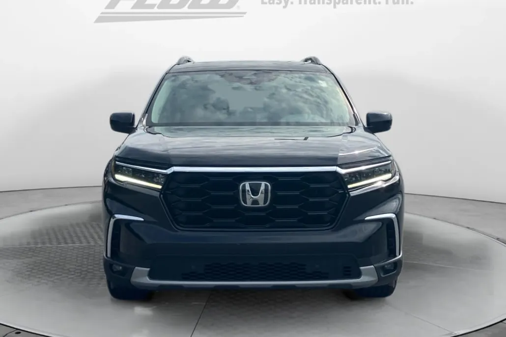 2025 Honda Pilot Touring photo 1