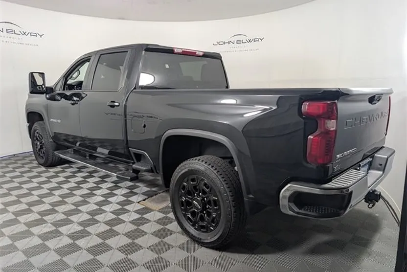 2024 Chevrolet Silverado 2500HD LT photo 1