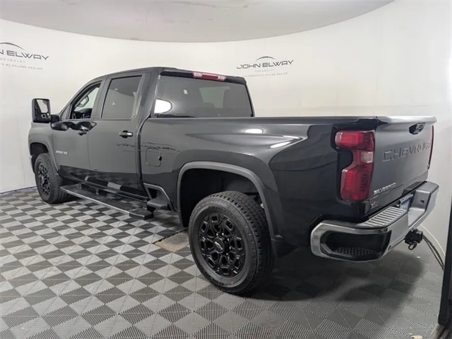2024 Chevrolet Silverado 2500HD LT photo 1