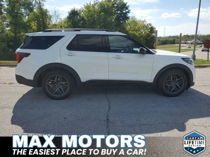 2025 Ford Explorer ST photo 1