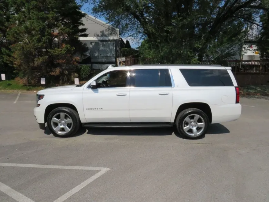 2018 Chevrolet Suburban LT photo 1