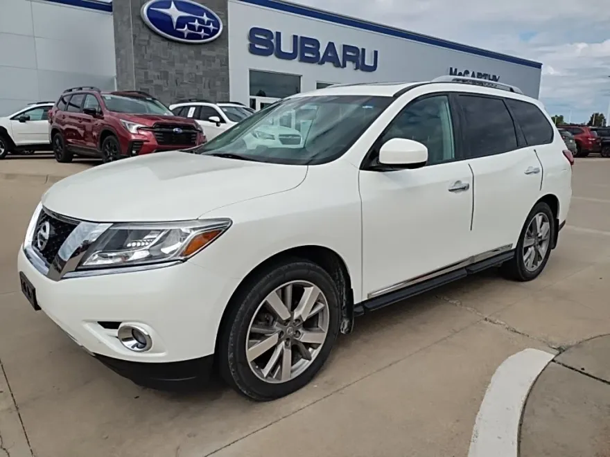 2016 Nissan Pathfinder Platinum photo 1