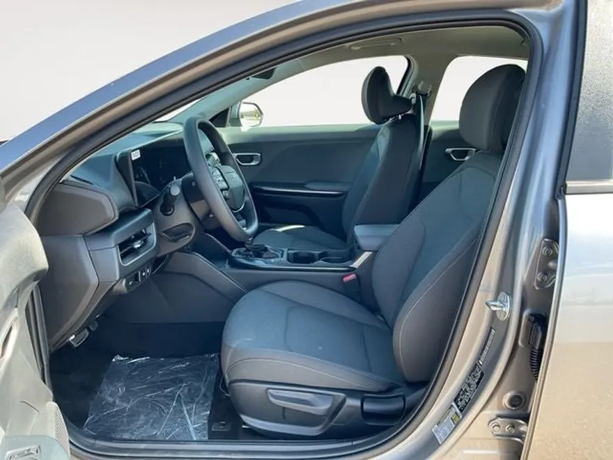 2025 Kia K4 LXS photo 1