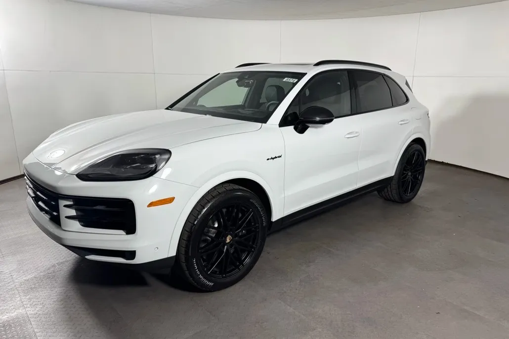 2025 Porsche Cayenne E-Hybrid photo 1