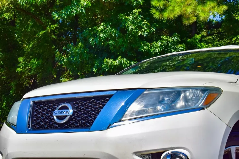 2015 Nissan Pathfinder SV photo 1