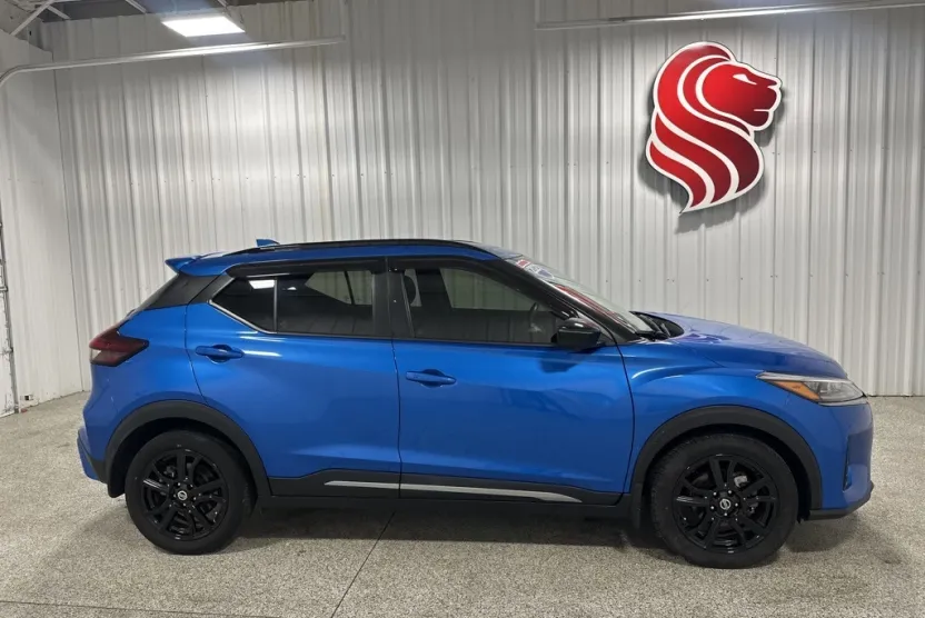 2021 Nissan Kicks SR photo 1