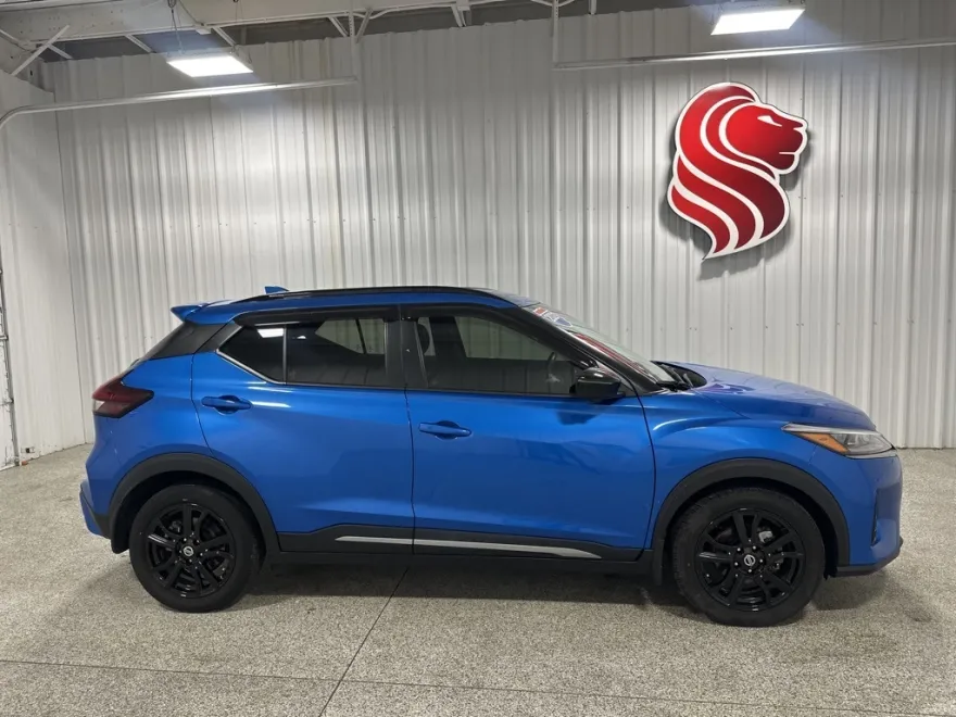 2021 Nissan Kicks SR photo 1