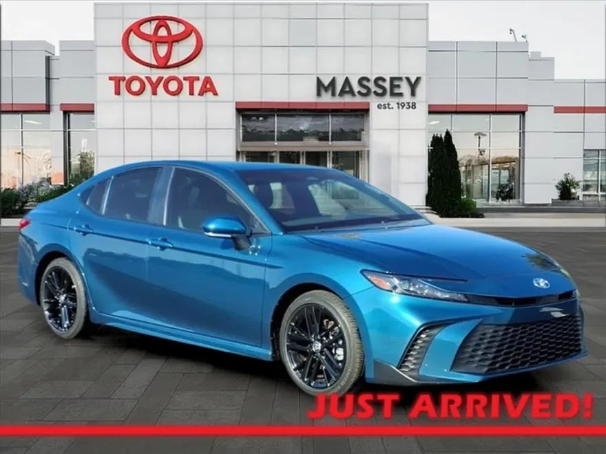 2025 Toyota Camry SE photo 1