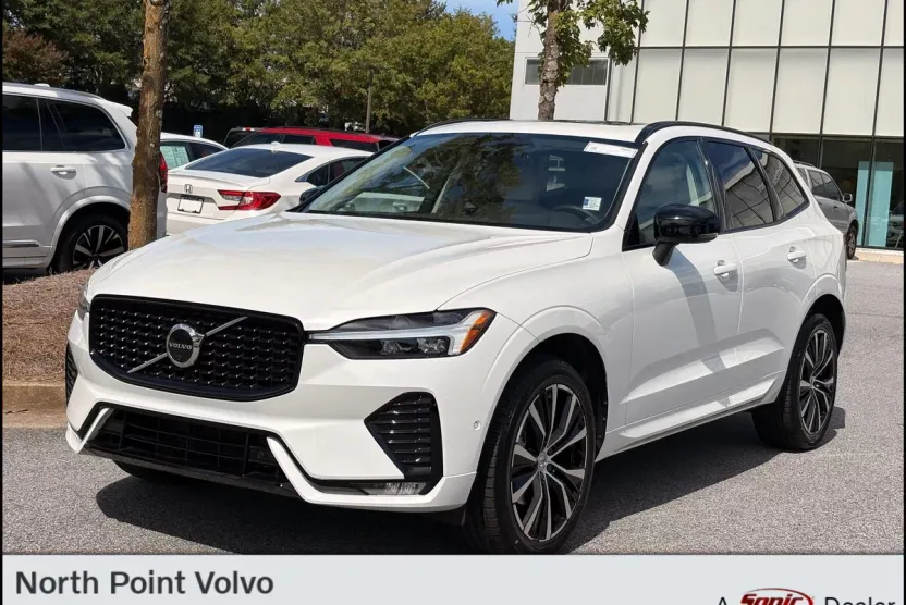 2023 Volvo XC60 B5 Plus photo 1