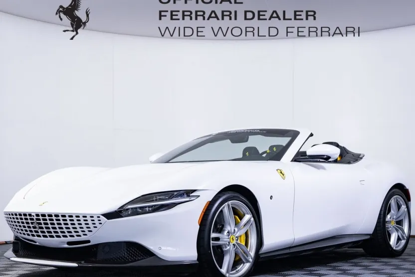 2025 Ferrari Roma Spider Base photo 1