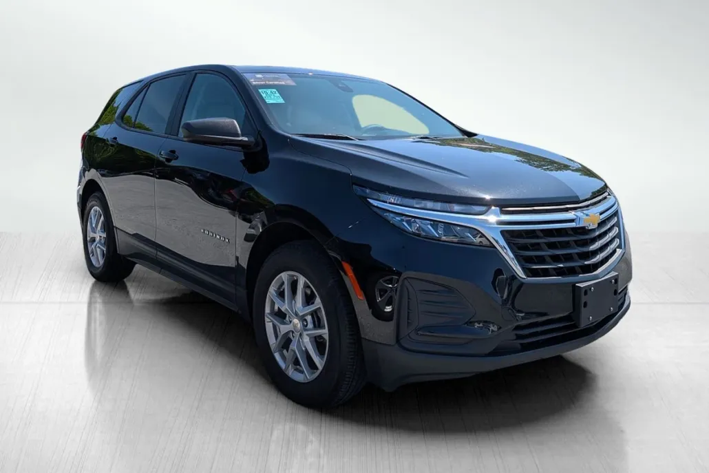 2023 Chevrolet Equinox LS photo 1